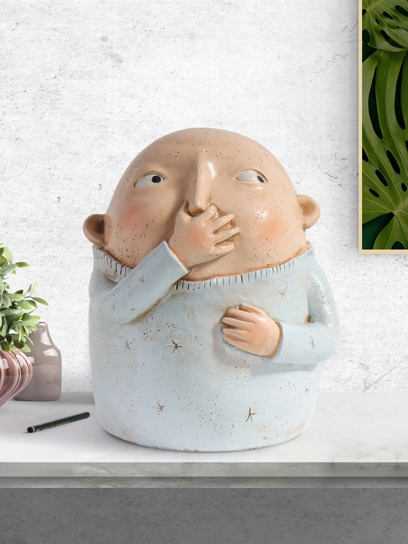 Enchanting Resin Figurine Sculpture: Decorative Home Accent