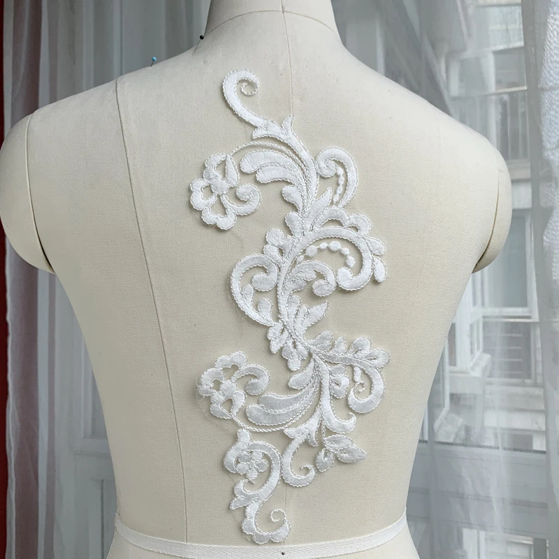 

Европейский шаблон, ботаническая вышивка, кружева, пара цветочных аппликаций, медальон для фотографий