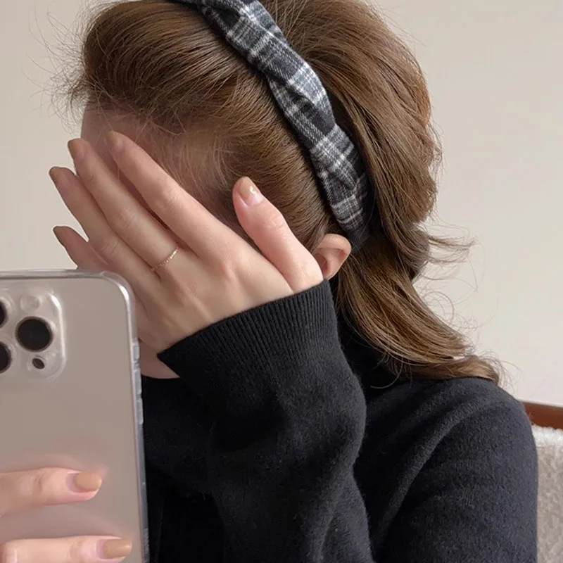 Elegant Vintage Plaid Cloth Hairband for Women and Girls – Fashionable Hair Accessory