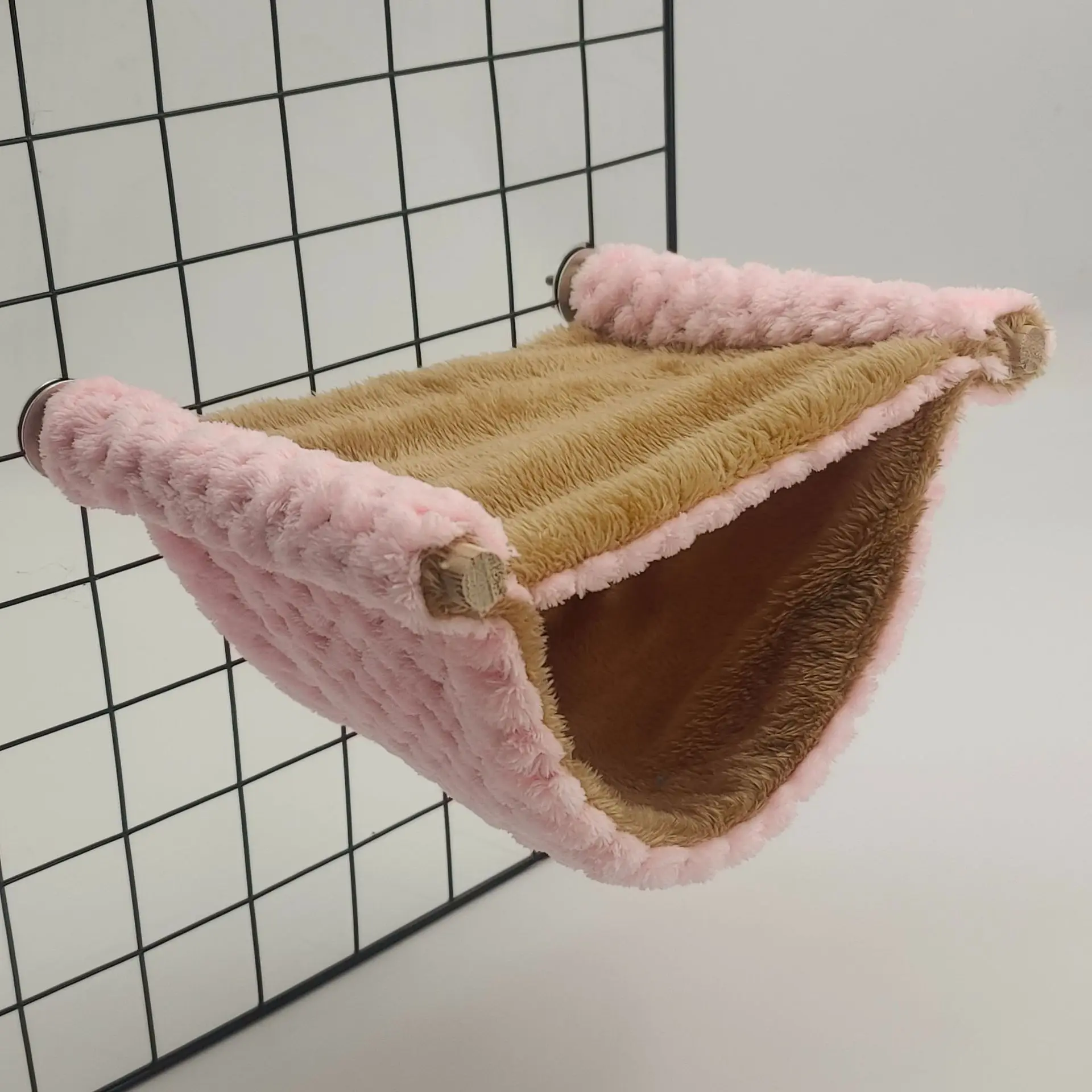 1PC Plush hamster hammock small pet sleeping bag nest Mouse pine hanging cage nest Small pet cage accessories