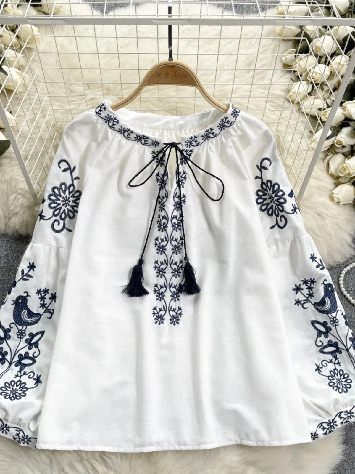 여성용 보헤미안 블라우스 에스닉 스타일 레트로 자수 레이스 업 태슬, O-넥 루즈 버블 슬리브, 바캉스 셔츠 탑 BL004