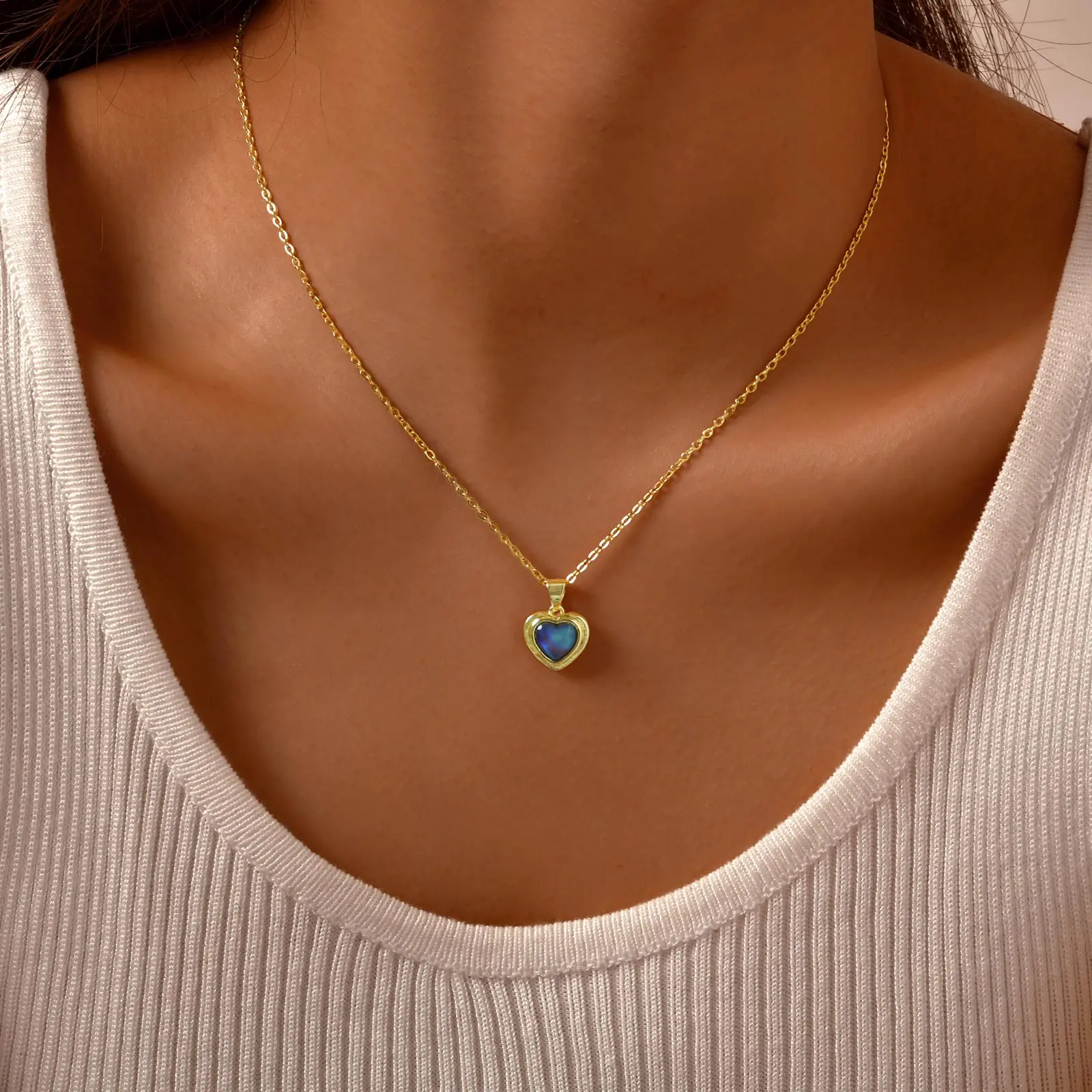 Exquisite Shell Love Heart Pendant Necklace for Women Girl, Gold