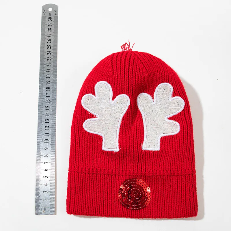 Рисунок 5 - Детская вязаная шапка с помпоном