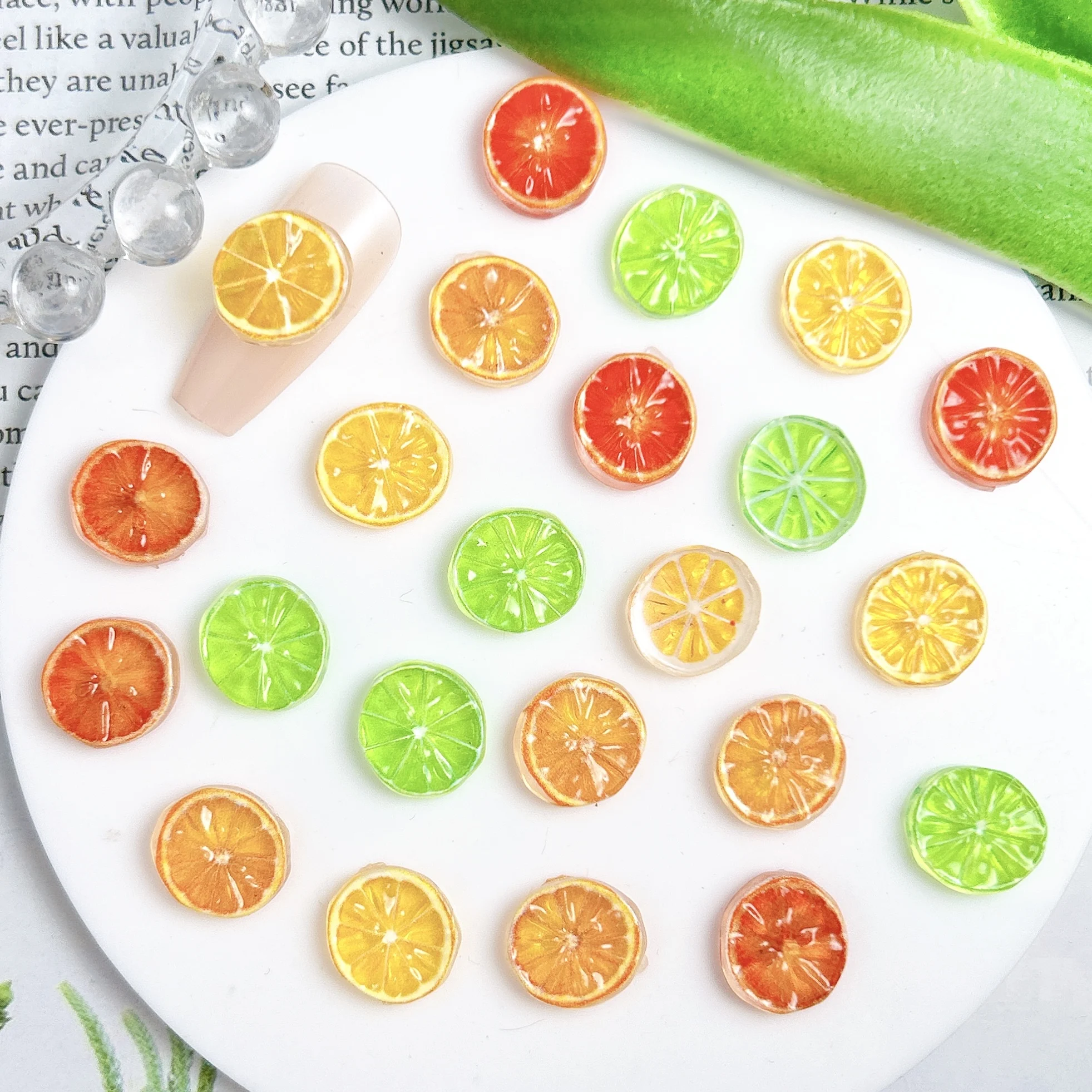 50PCS 얼음 투명 시뮬레이션 자몽 레몬 조각 네일 아트 장식 다채로운 오렌지 플레이크 과일 시리즈 네일 참 DIY