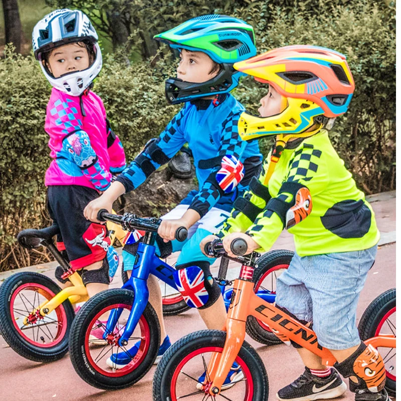 CIGNA PRO ストライダー レース用 フルフェイス ヘルメット 走行撮影 CIGNA PRO ストライダー レース用 フルフェイス ヘルメット 走行