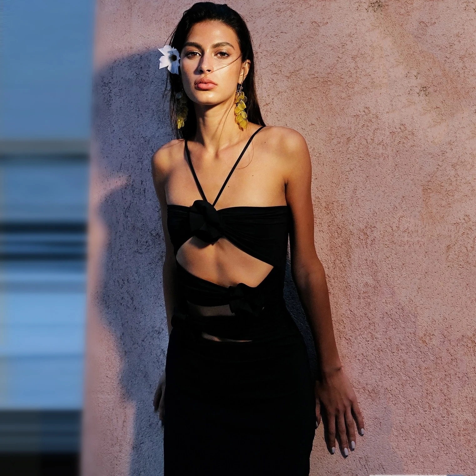 

Новое летнее поступление, черный цвет, белый цвет, женское платье без бретелек с трехмерными цветами, сексуальное облегающее платье