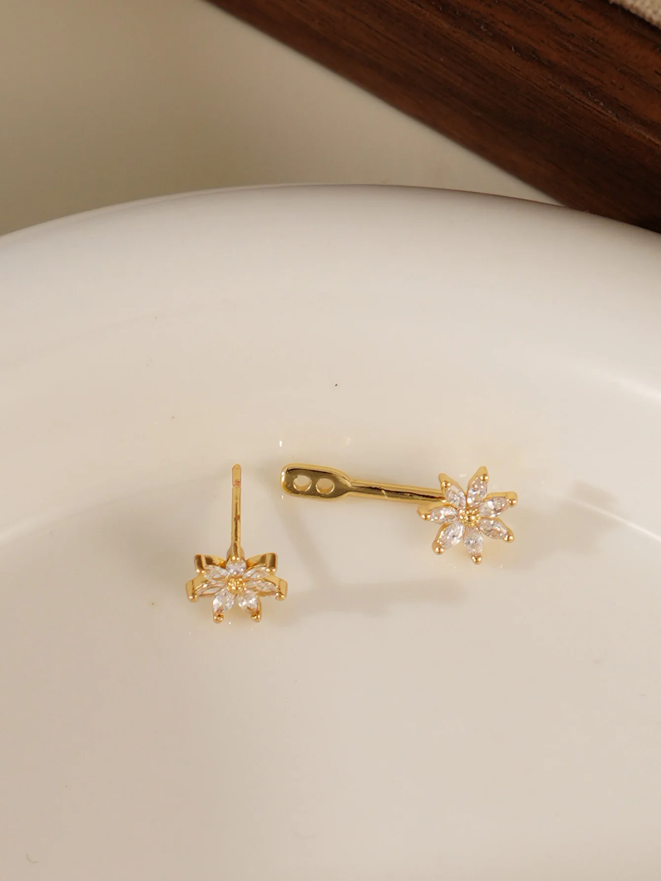 Synthetic Zircon Flower Combination Earrings for Ladies Daily Jewelry