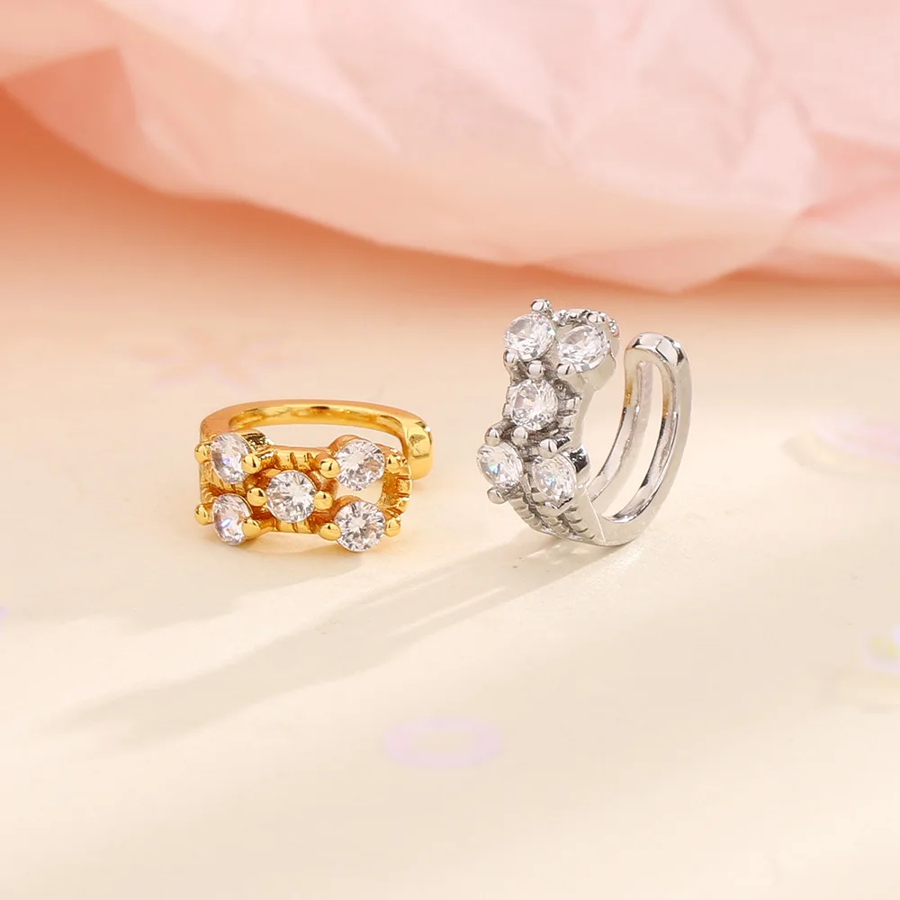 

Женская трехслойная серьга-клипса с геометрическими фианитами