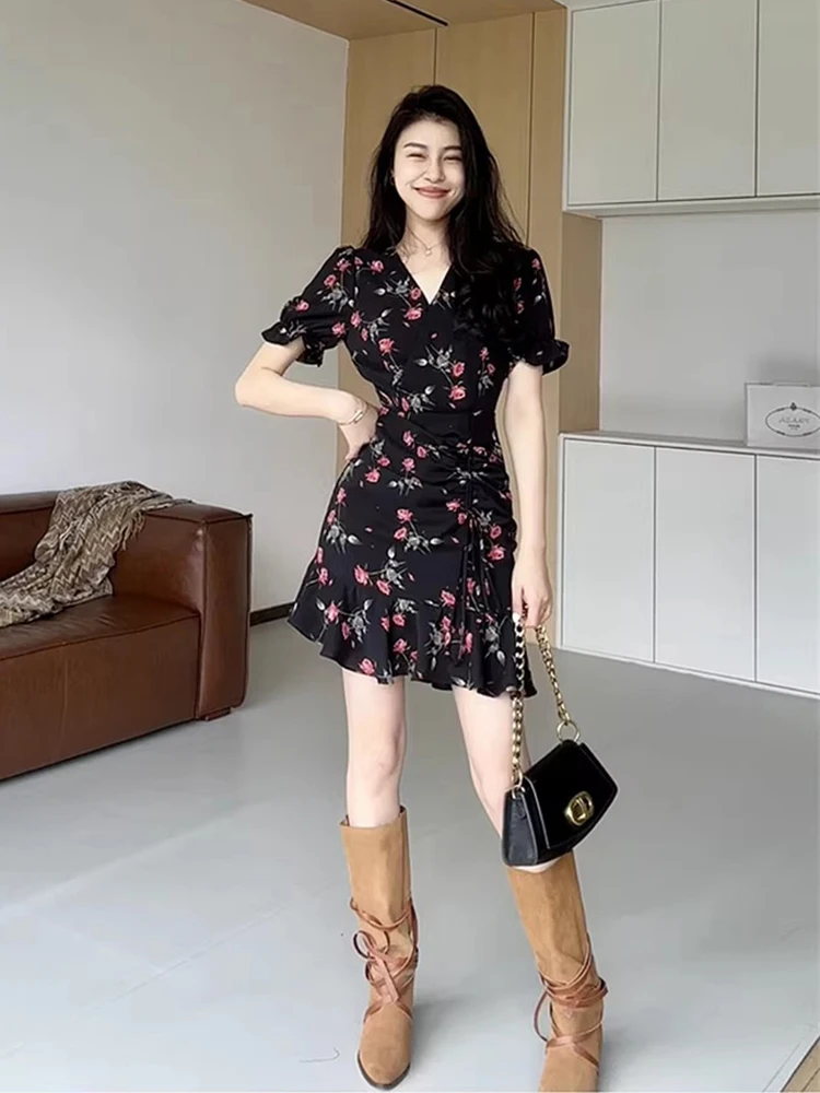ตัวเลือกสินค้า เดรสแขนยาวลายดอกไม้ คอวีลึก ทรงเอเข้ารูป ใส่ได้ทุกวัน
