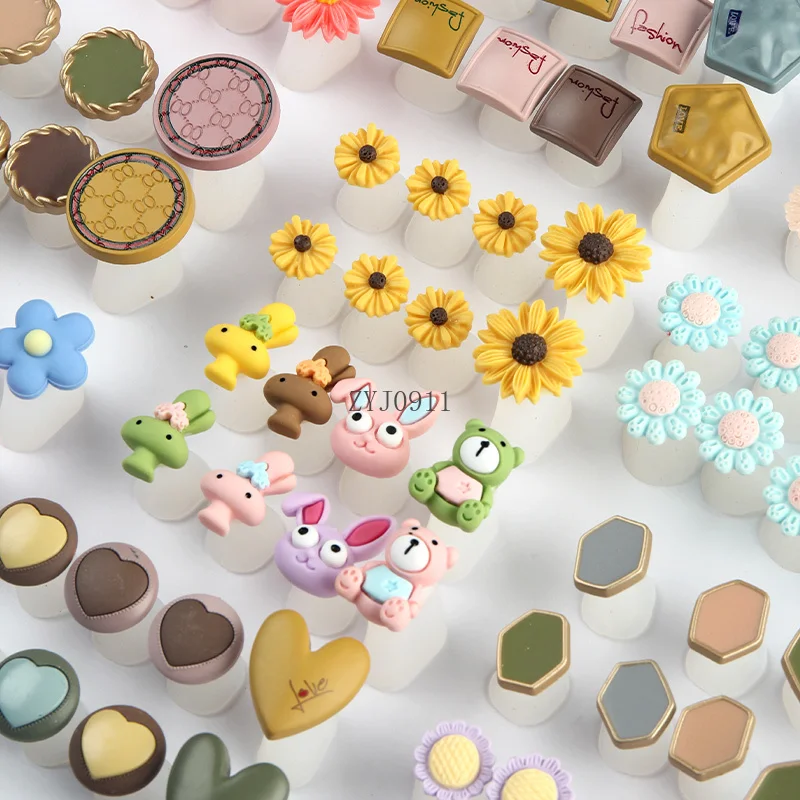 *Nail art, silicone finger splitter, toe splitter, foot cotton, small daisy, toenail nail art tool.