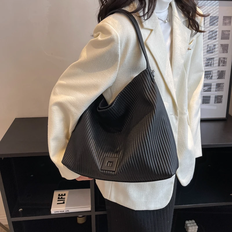 Louis Vuitton TWIST Plain Leather Crossbody Logo Shoulder Bags (M23074) in  2023