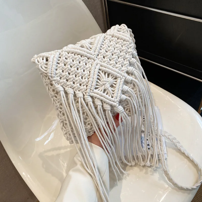 New Straw Bag Bohemian Tassel Beach Bag Women Crochet Fringed Crossbody Ultralight Shoulder Bag Women Small Bolsos Feminina