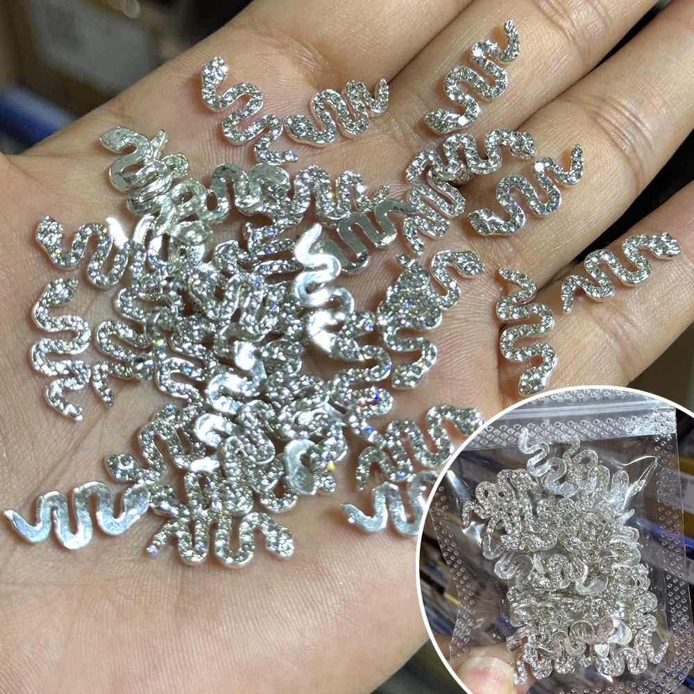 10Pcs 3D 실버 반짝이 다이아몬드 뱀 네일 참 2025 뱀 디자인 보석 라인스톤 네일 쥬얼리 럭셔리 펑크 매니큐어 장식