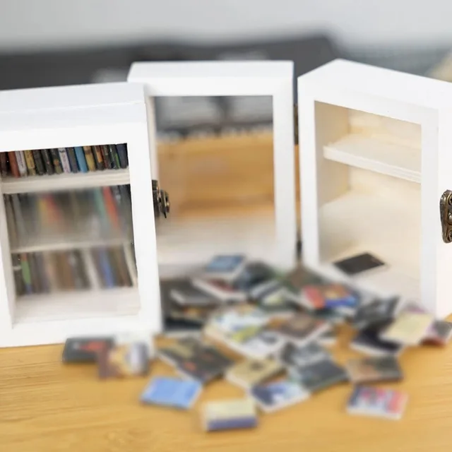 Libreria Miniatura In Legno Con 200 Libri - Decorazione Per Case Di Bambola E Appassionati - Foto 13