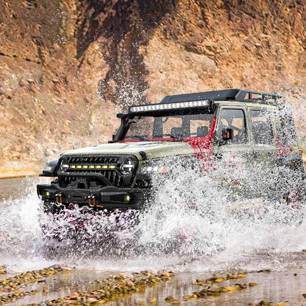 Châssis détaillé de la voiture RC 4x4 tout terrain 1/10 échelle montrant le moteur et la batterie