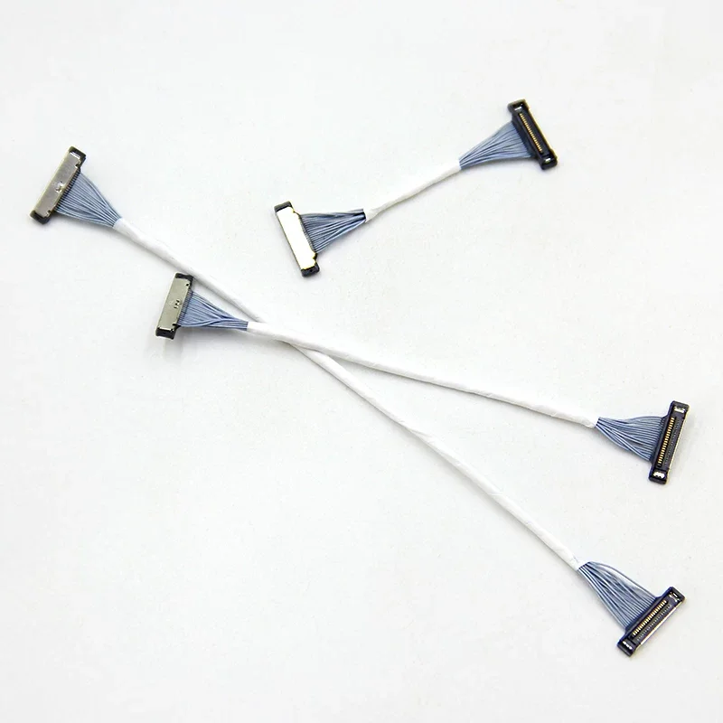 Gros plan sur une sangle de poignet FPV antidérapante avec boucle en métal et coutures renforcées