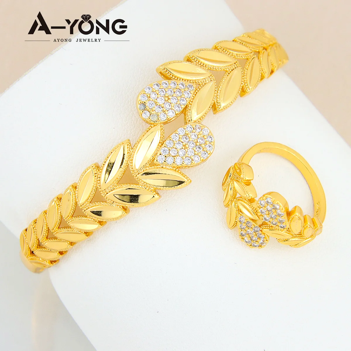 Saudi Gold Bangle 21k 13.10grams Price: PhP39,300.00 Follow me on  Instagram: @mhaydkc16 Like my page on Facebook: Mhaydk… | Lovely jewellery, Gold  bangles, Bangles