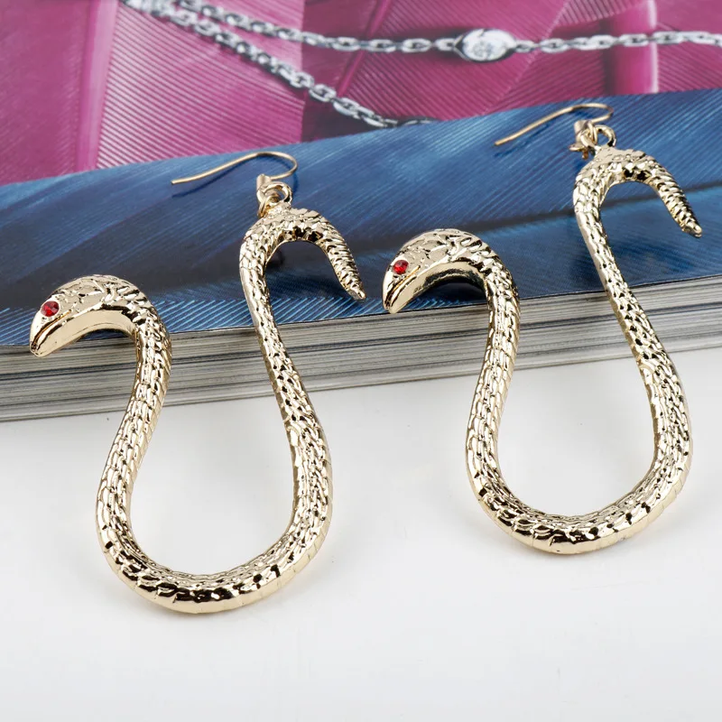 One Piece: Boa Hancock | Gold Heart Ear Studs Cosplay Props 18 One Piece Boa Hancock Gold Heart Ear Studs Cosplay Props