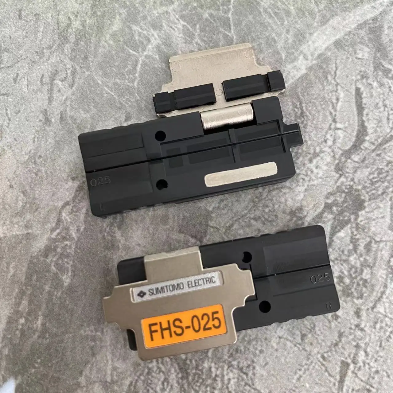 1Pair FHS-025 Original Sumitomo T-71M T-81M T-66 Ribbon Fiber Fusion Splicer Single Core Fiber Bracket Fiber Holder FHS-025
