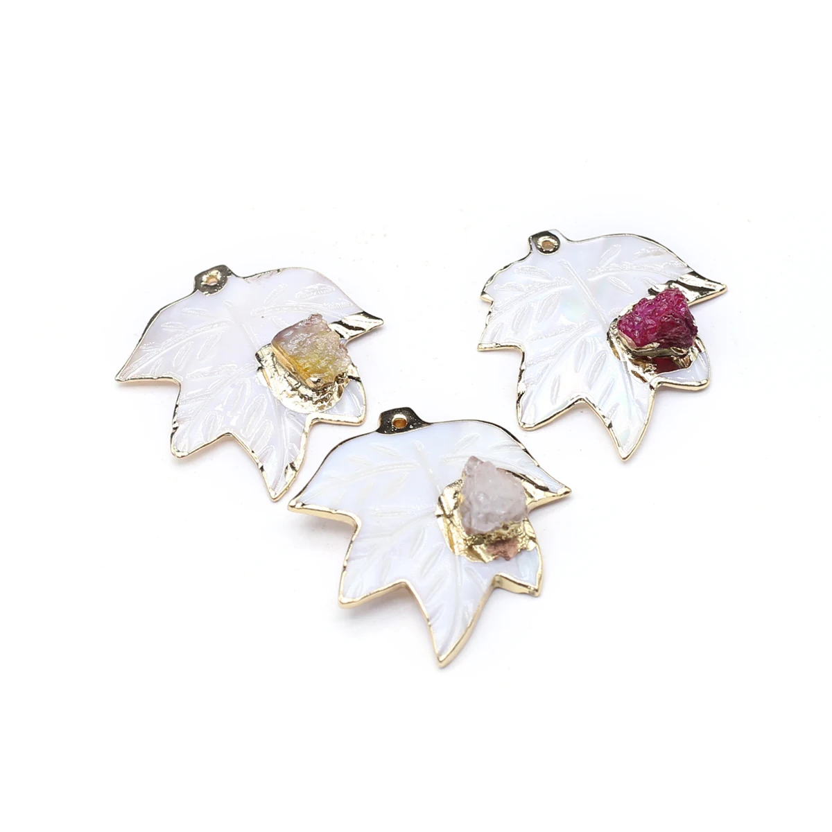 

5 Pcs Maple Leaf Shape Random Natural Shell Pendants Semi-precious Stone Inlaid for Making Jewelry Necklace Gift