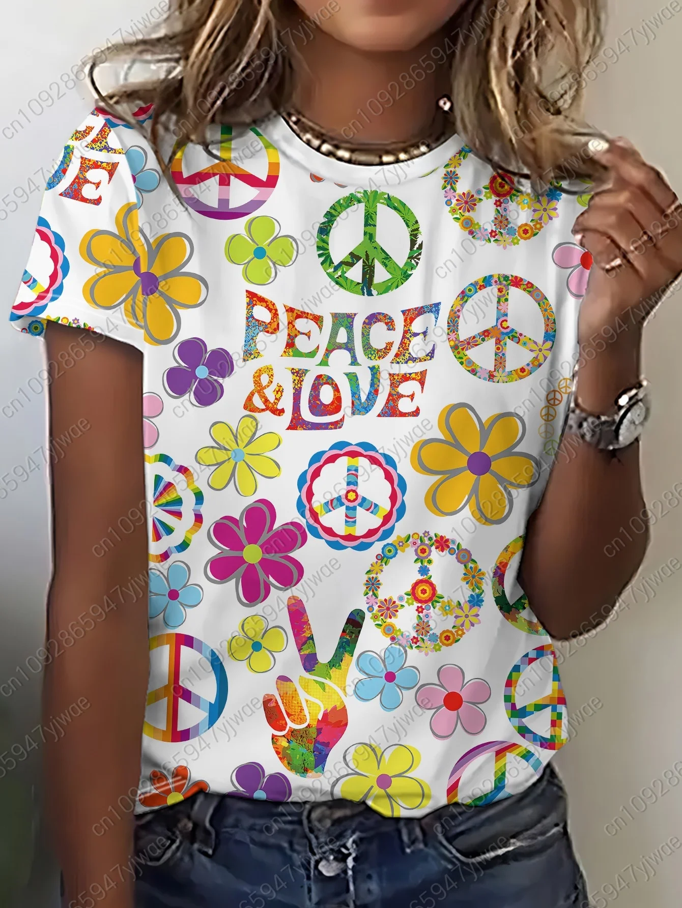 تي شيرت نسائي صيفي 2026 بأكمام قصيرة وطباعة الرسالة 'السلام والحب' وتصميم زهور، قميص بياقة مستديرة للفتيات، ملابس رياضية خارجية للنساء البالغات