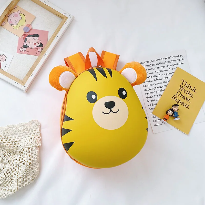 Рисунок 2 - Школьный ранец с принтом зоопарка