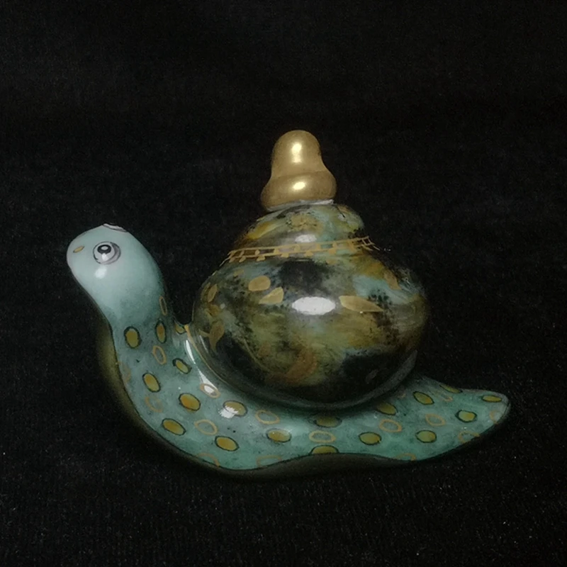 

Unique Signature Old Collect China Porcelain Painting Snail Statue Snuff Bottle