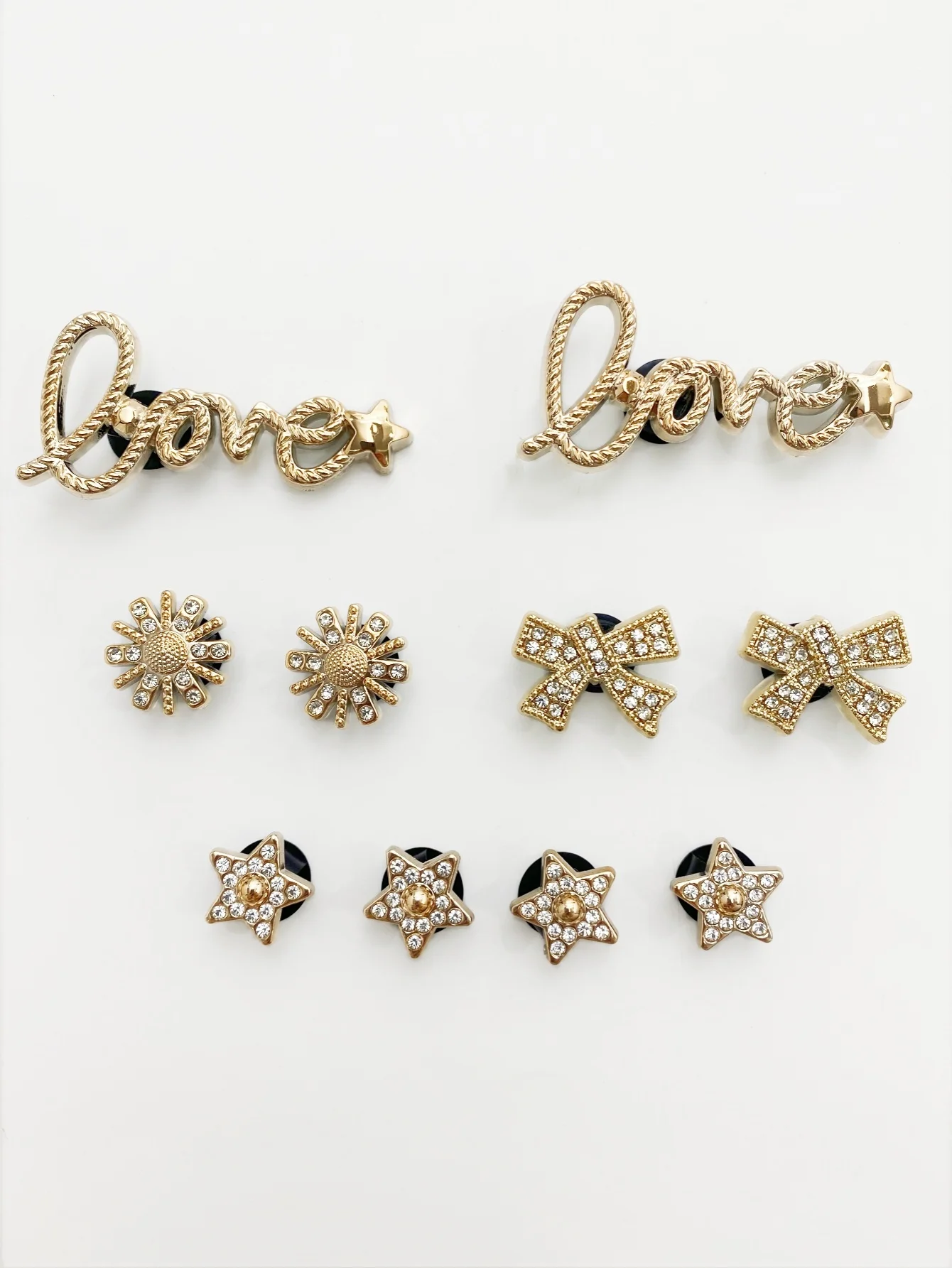 16-teilige goldene Liebe, Blumen, gold gepunktete Sterne, weiße Herzen, goldene Schleife, Schuhschnalle, DIY-Dekoration, geeignet für Damensandale – Detail 3