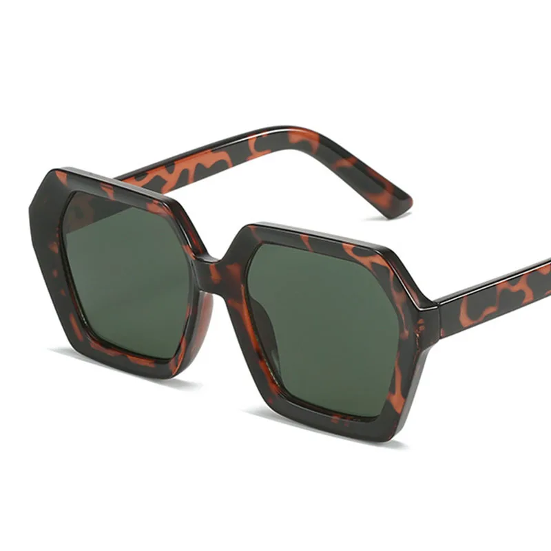 Designer Cyclone Oversized Sunglasses For Men And Women Ultra Thick Z1547E  Plate With Four Leaf Crystal Decoration, UV400 Protection, Classic Sun  Glasses For Fashionable Vacation From Milansunglasses, $44.31