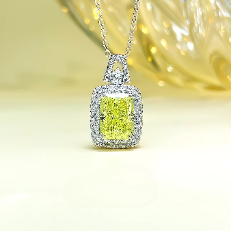 

Fashionable and luxurious 925 sterling silver square olive green pendant set with imported high carbon diamond wedding jewelry