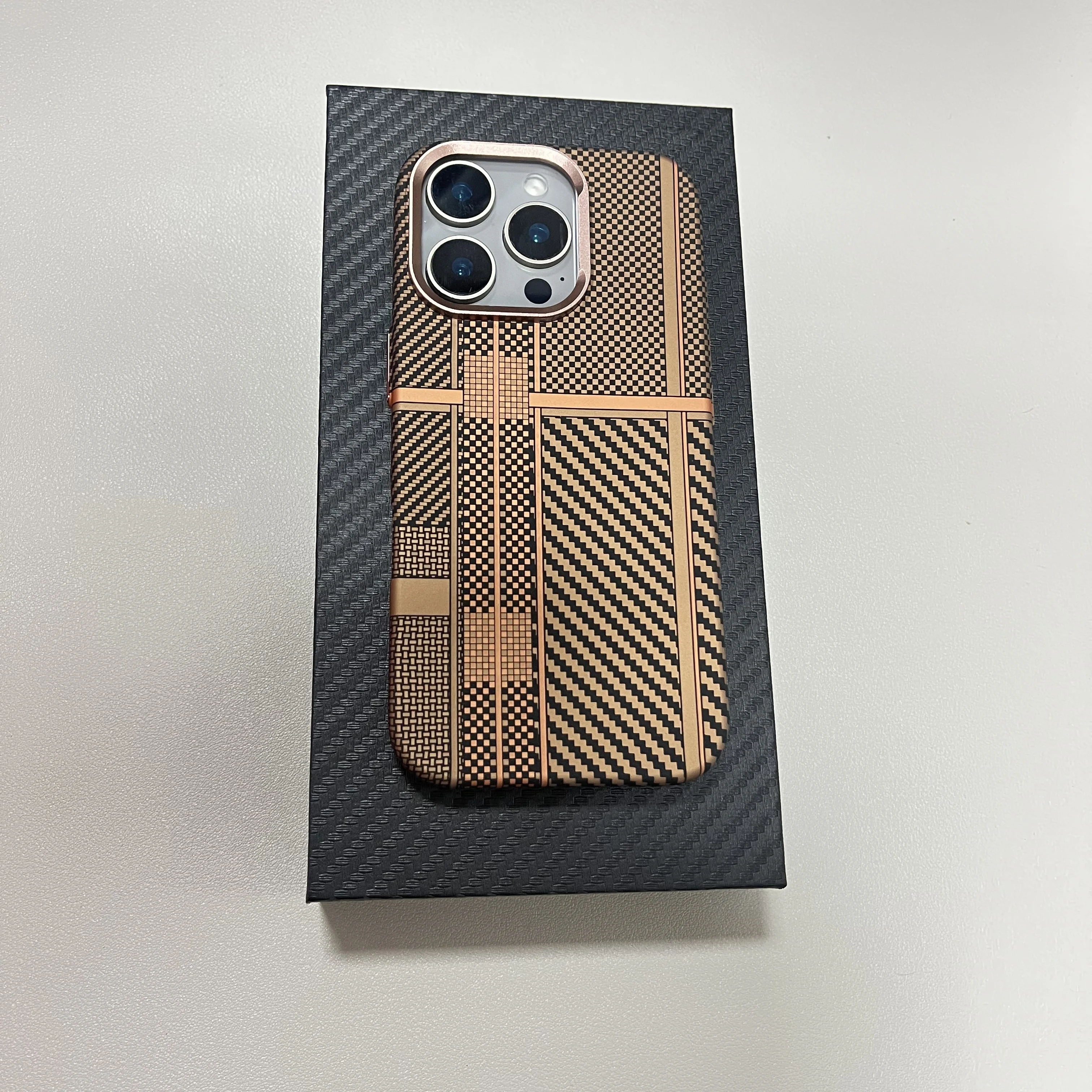 Geometric Carbon Fiber Textured 3D Relief MagSafe-Compatible Wireless Charging Case Cover