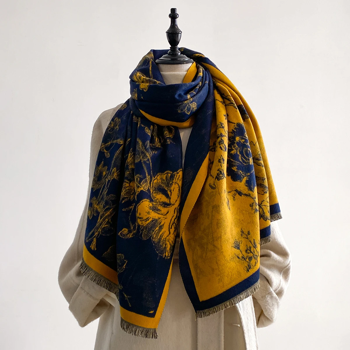 New Retro style Cashmere Women Print Double-sided Scarf Winter Warm Rose Shawl Pashmina Female Foulard Blanket Poncho Scarves