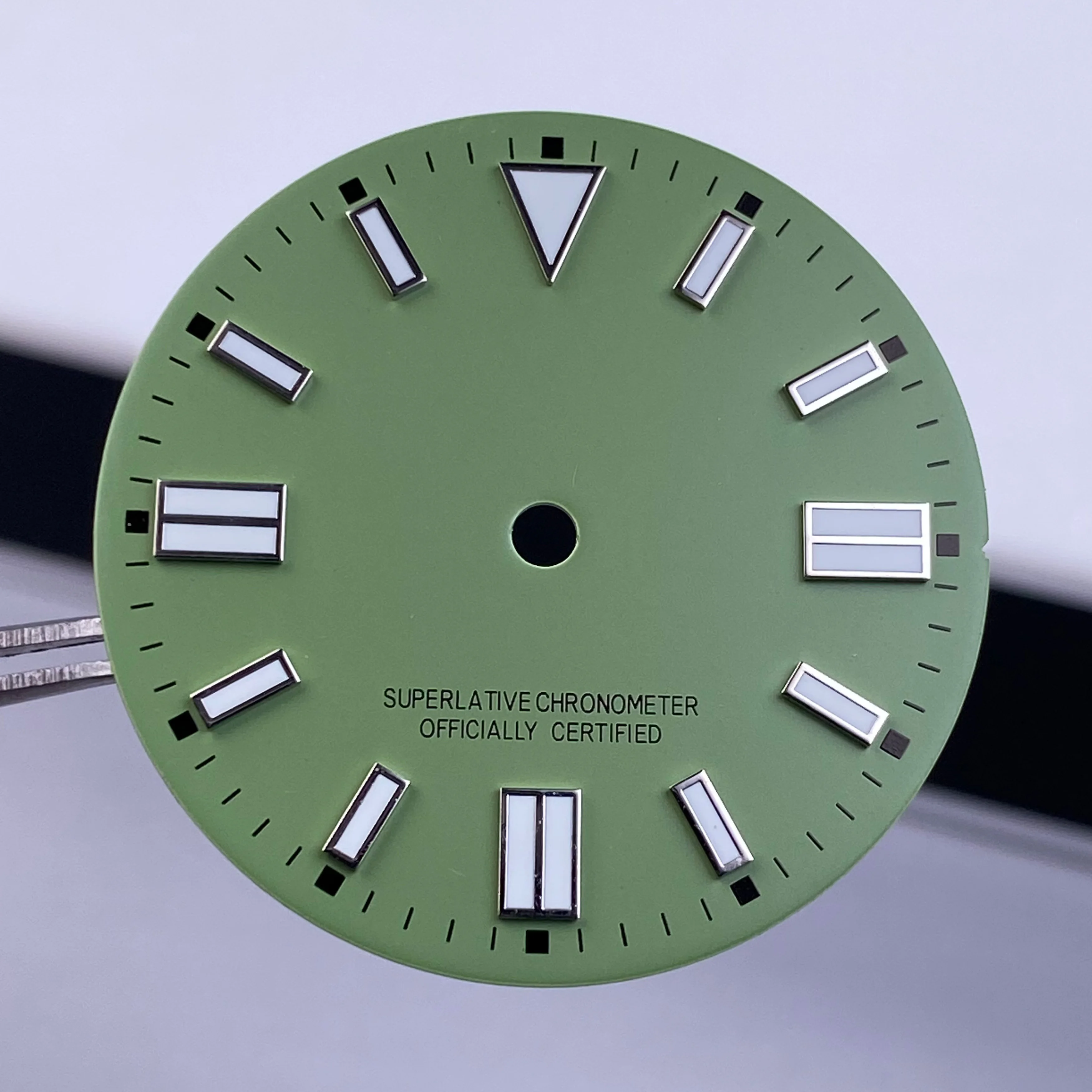 Elegant 36mm/39mm Sapphire Glass Stainless Steel Watch Case with Green Luminous Dial Compatibility
