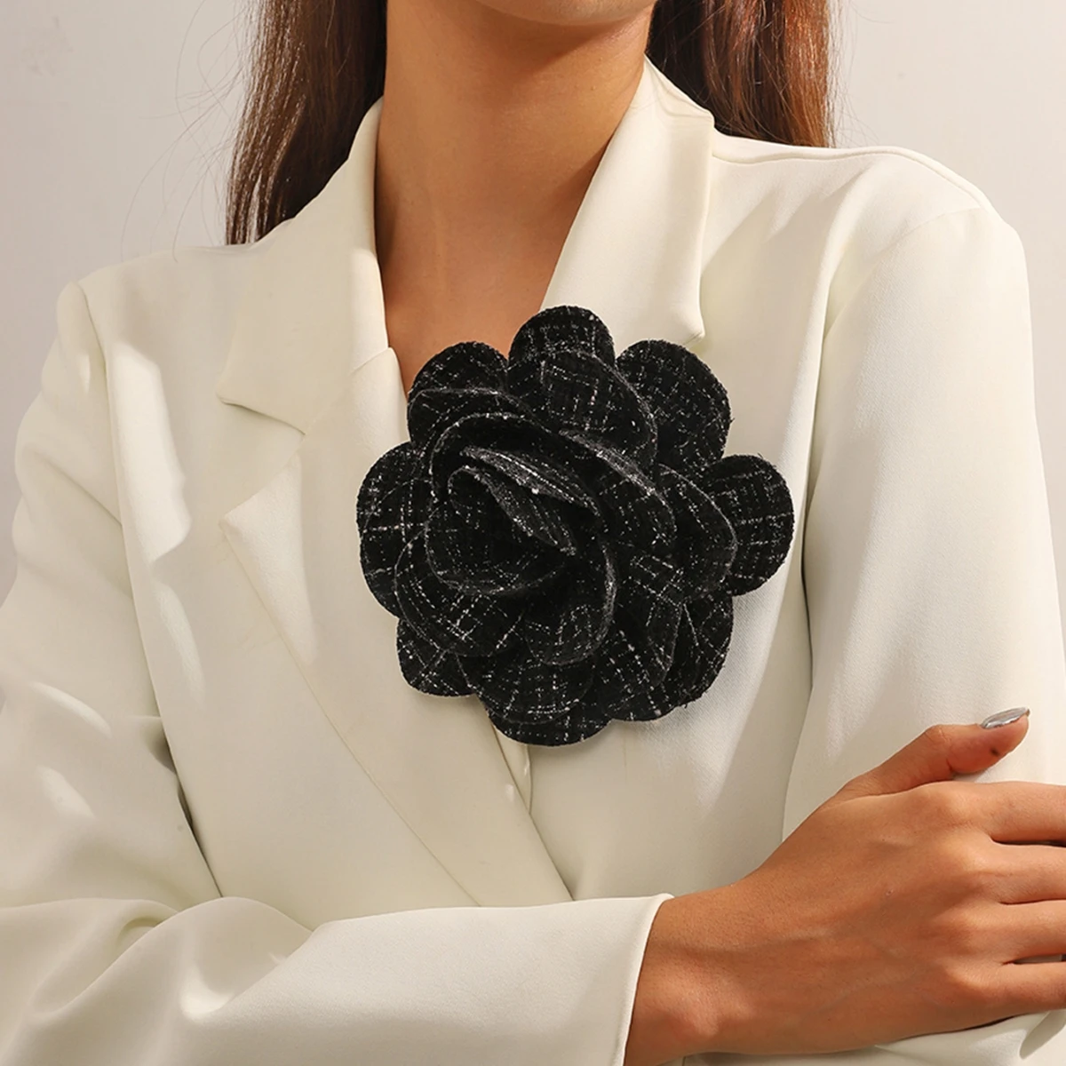 15CM Handmade Fabric Rose Flower Brooches Stylish Striped Floral Pin Brooch for Women Luxury Exaggerated Party Jewelry Accessory