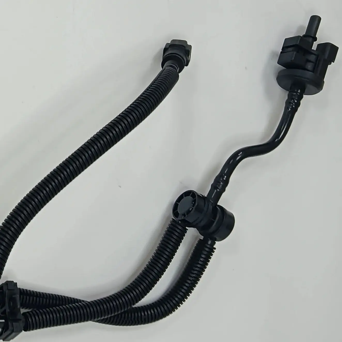 DG9Z-9D289P Car Accessories Engine Systems Fuel Vapour Separator For Ford Lincoln Fusion