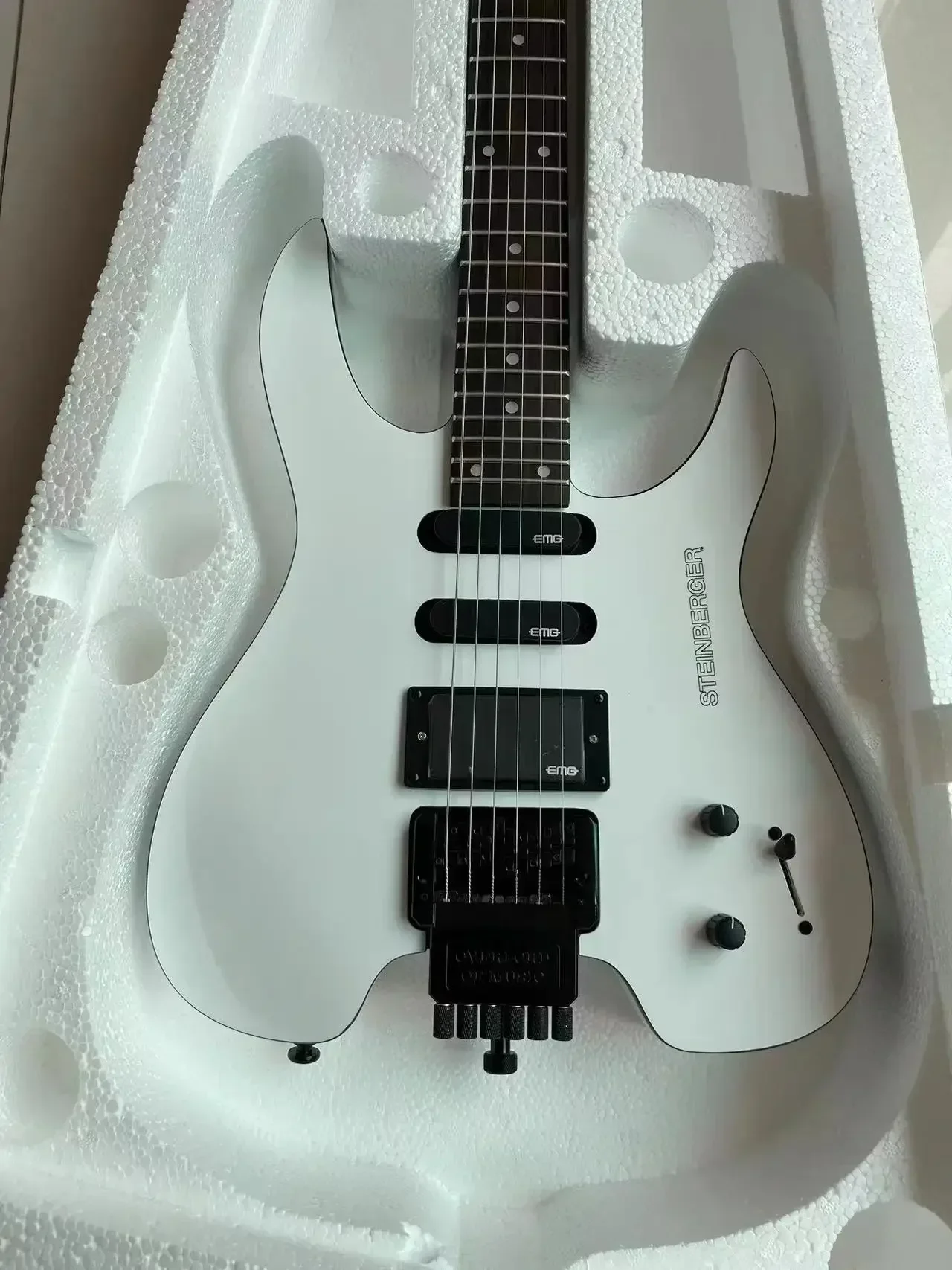 ST-E-INBERGER White Headless Guitar, Quality Assurance