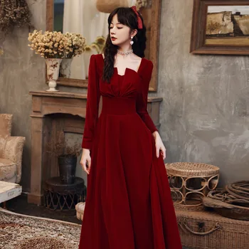 2025 Abito da sposa toast Vino rosso Autunno Nuovo collo quadrato a maniche lunghe Ritorno alla porta, può indossare una gonna lunga a trapezio normalmente