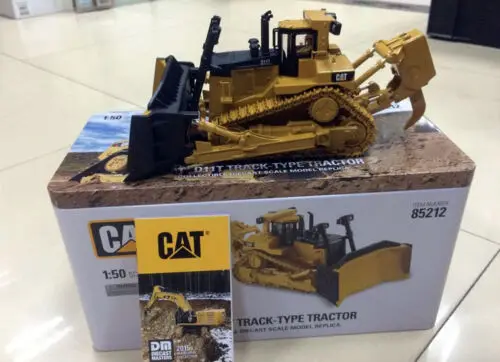 Cat D11T Track-Type Tractor 1:50 Scale By DieCast Masters DM85212