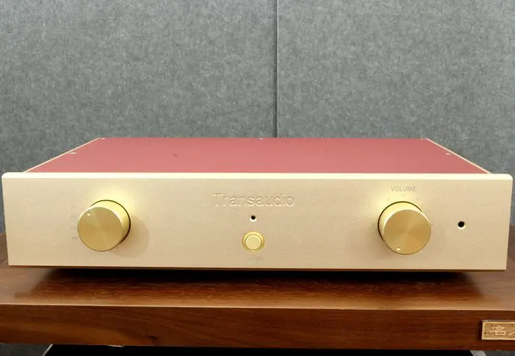 

Последняя версия относится к флагманской линии предварительного усилителя FM255, полная сбалансировка предварительного усилителя температуры, Соотношение сигнал-шум: сбалансированный выход 125 дБ