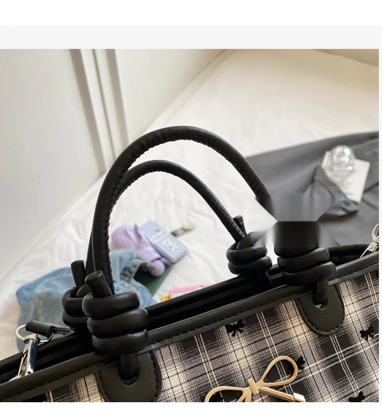 Noua geantă crossbody 2024, la modă, cu decorațiuni fluturi, pentru ieșiri la serviciu, cu un singur umăr, mică, pătrată_voghion.com