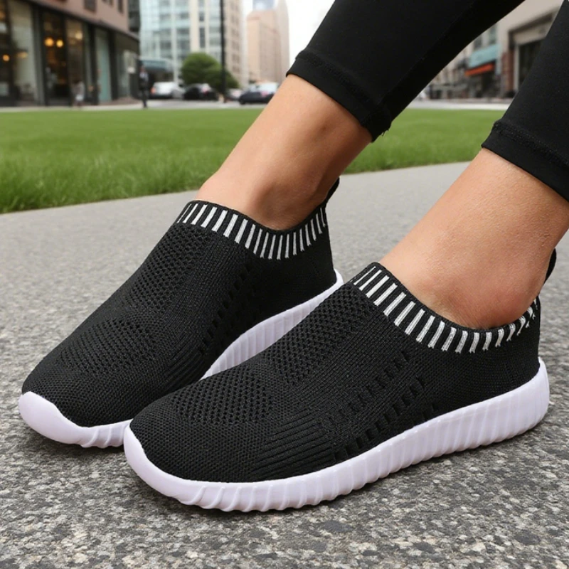 Women's Ultra Light Walking Shoes Fashion Fly Woven Mesh Breathable Sneakers Outdoor Casual Fashionable Soft Women's Flat Shoes