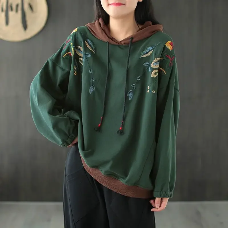 

New Spring and Autumn Fashion Ethnic Embroidery Hooded Panel Retro Literary Temperament Commuter Women's Pocket Sweater ZL869