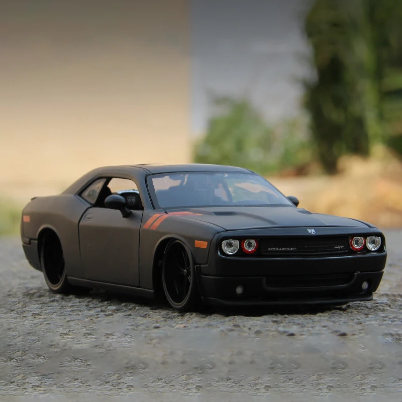 

Maisto 1:24 Dodge Challenger 2008 Modified Muscle Car Alloy Car Model Diecasts & Toy Vehicles Collection Car Toy Boy gifts