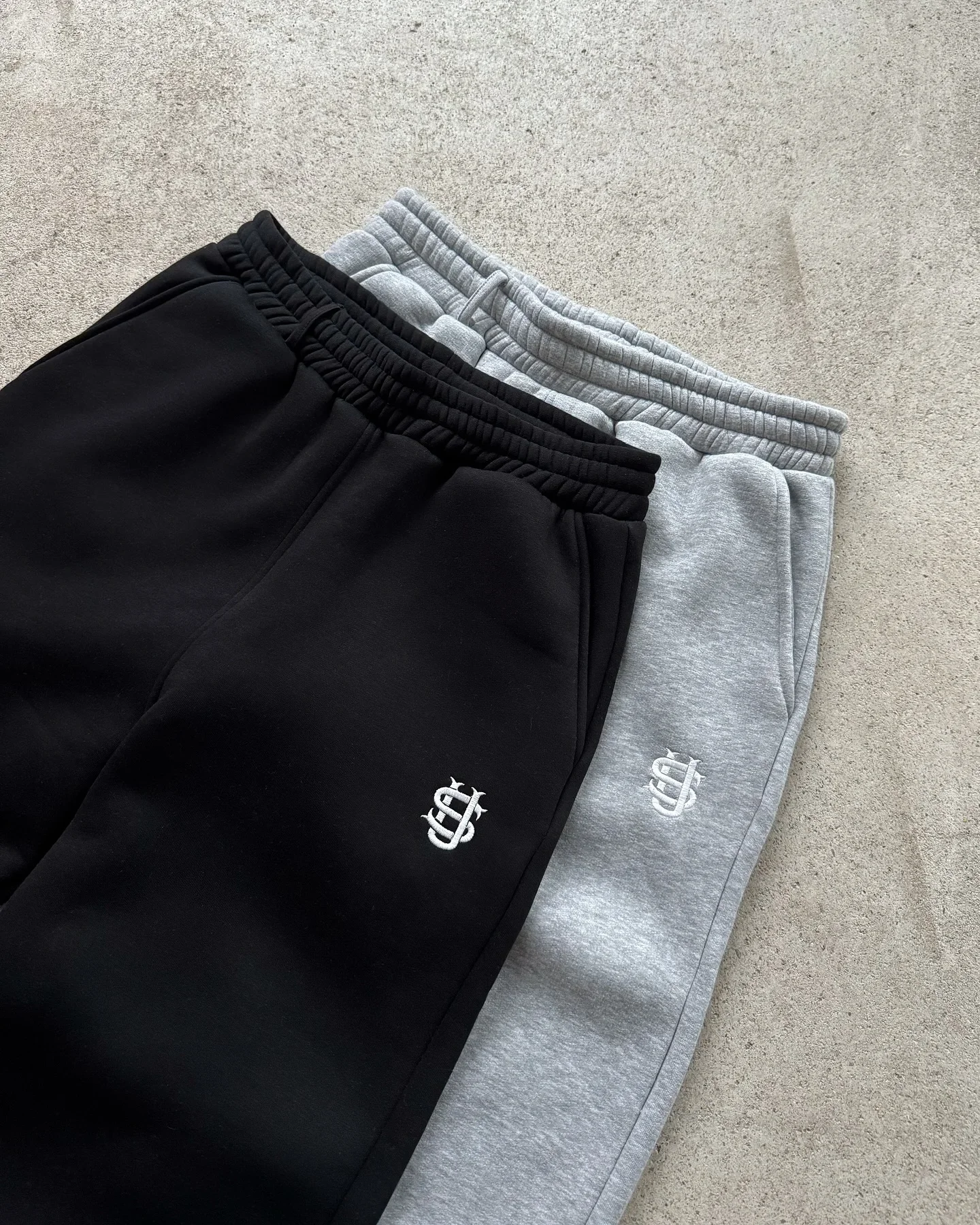 新品未使用 EMBROIDERY TAGGING LOOSE FIT SWEAT RELEASE sweatpants — RELEASE