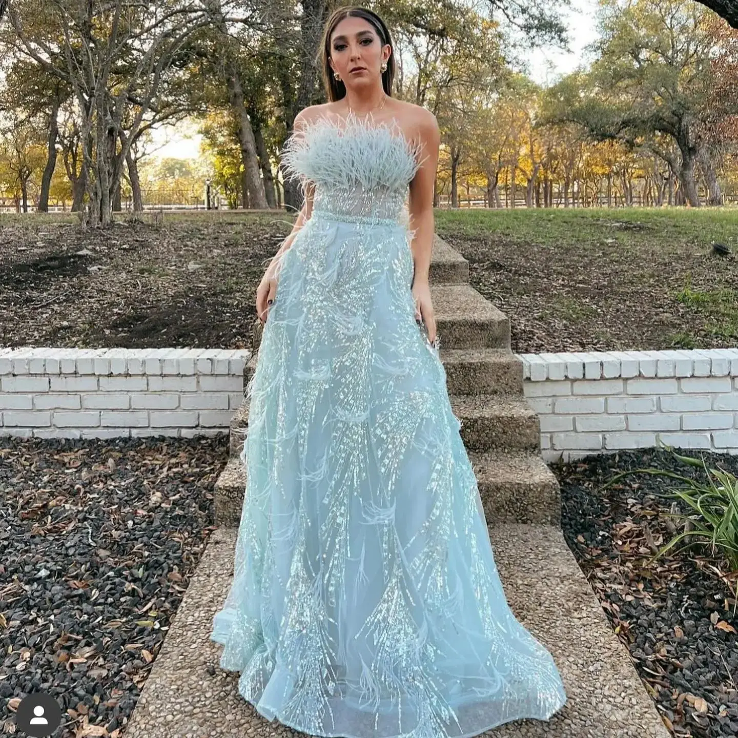 

Luxurious Baby Blue Evening Gowns Glitter Sequins Luxury A Line Prom Dresses Charming Sleeveless Floor Length Celebrity Gowns
