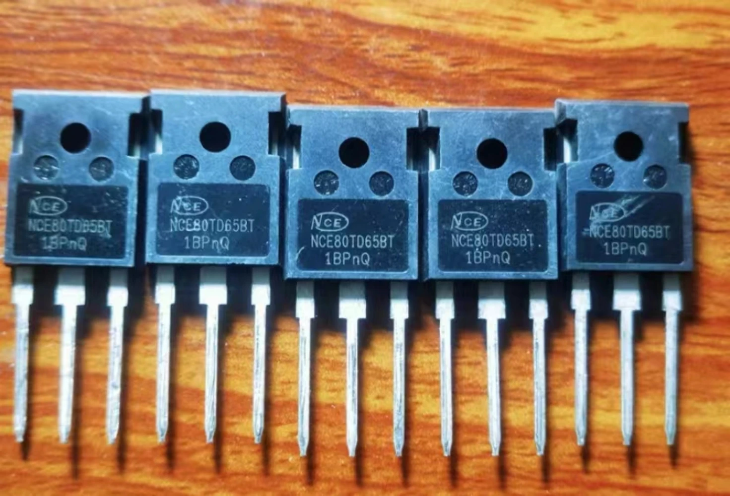 

NCE80TD65BT IGBT TO-247 650 80A