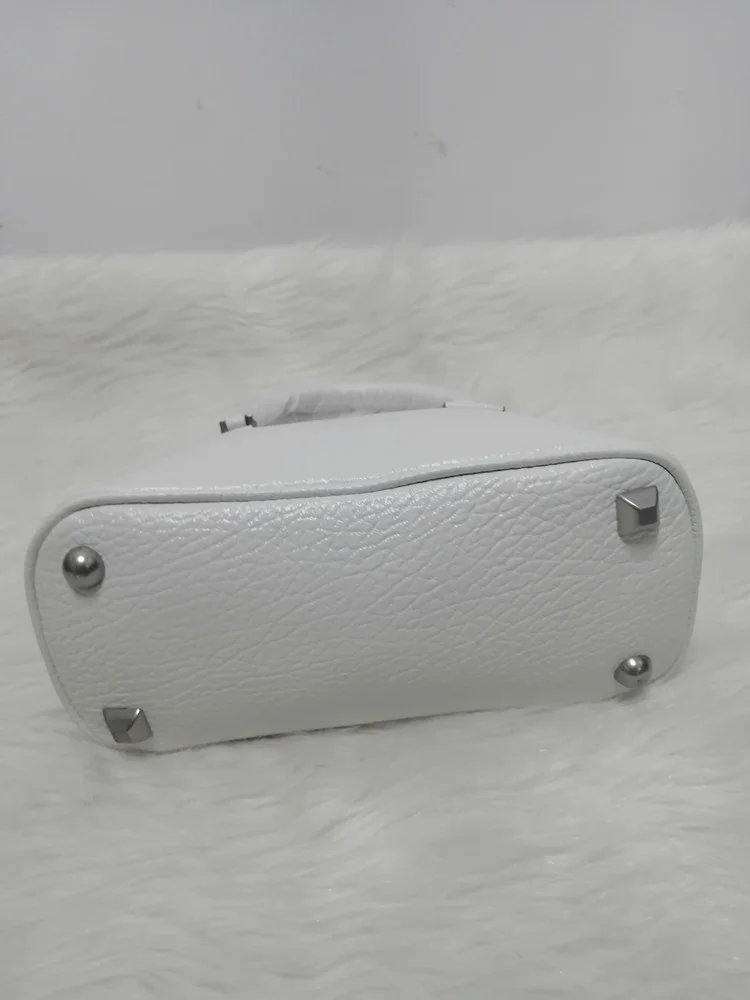 

Women's Hand-held Messenger Bag All-match Chain Niche Portable Black or White Ladies Bags