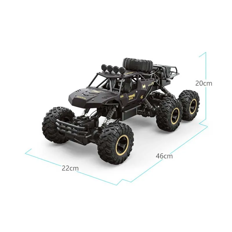 Voiture RC 1:12 2.4G alliant robustesse et design sportif sur un terrain accidenté
