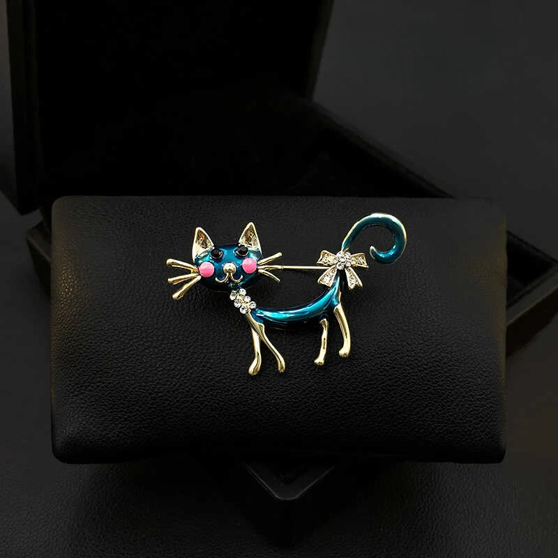 Exquisite Cute Kitty Brooch Women Fashion Cat Enamel Pin Cardigan Decorative Corsage Niche Design Suit Accessories Jewelry 5670