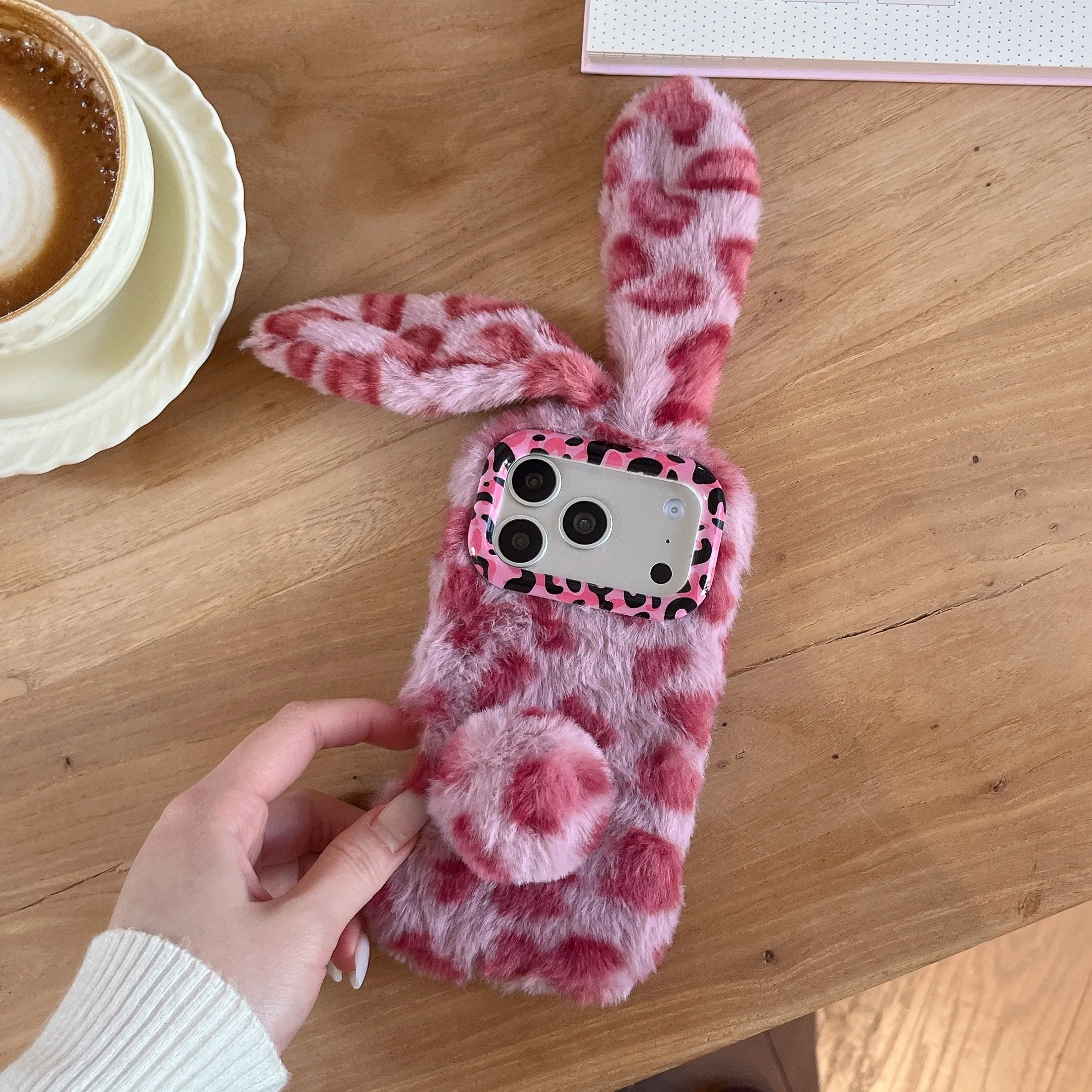3D Leopardenmuster Kaninchen Plüsch Handyhülle für iPhone 17 Pro Max/16/15/14/13 Pro Max Plus Weiche Flauschige Modische Hülle Europa Amerika – Detail 9